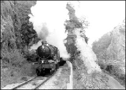 Nunney Castle leaving Clifton Bridge tunnel on 9 May 2004